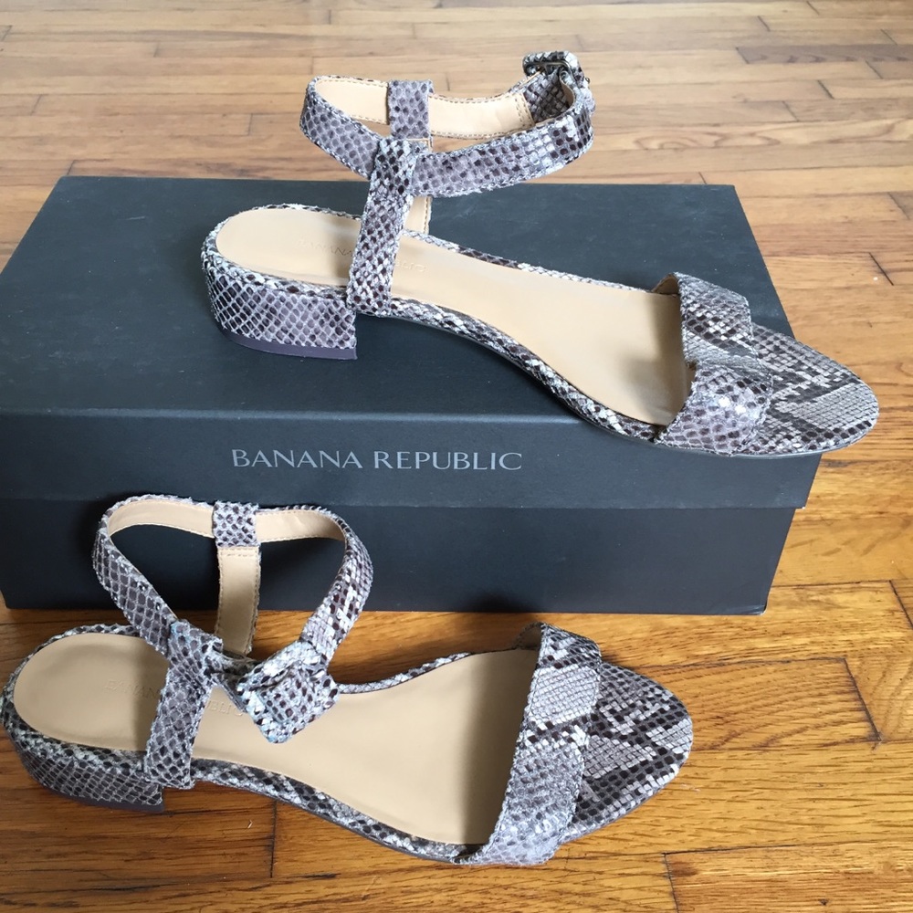 Banana Republic sandals